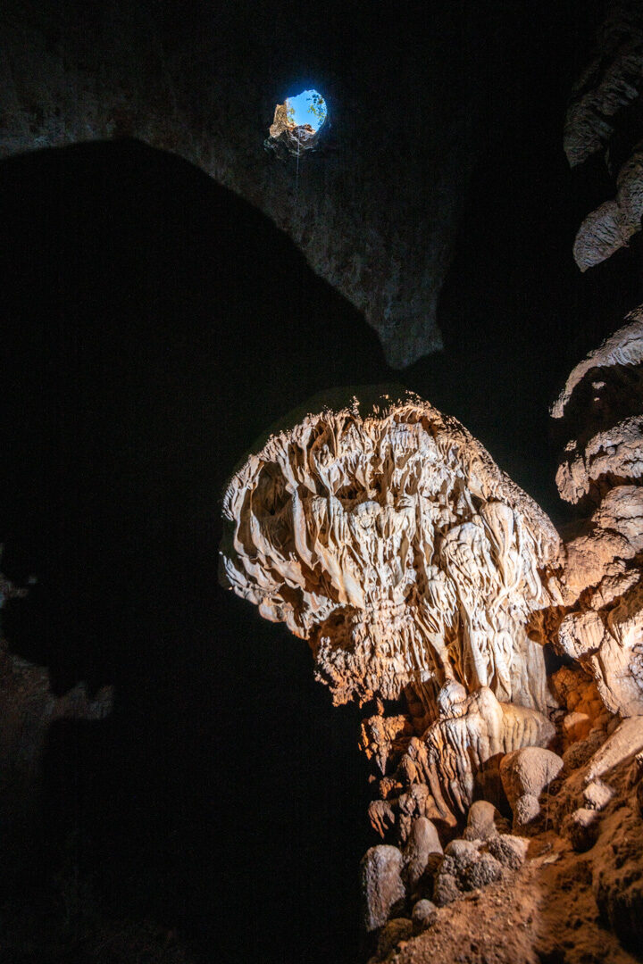Diverses photos nous aidant à comprendre l'immensité de la salle (4)